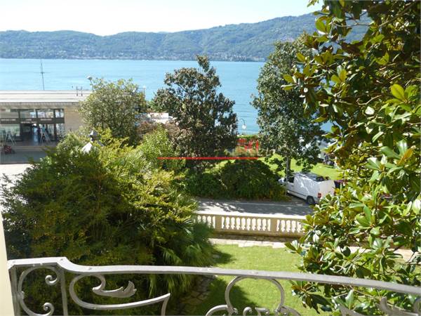 PALLANZA, LUXURY FOUR ROOM APARTMENT WITH LAKE VIE