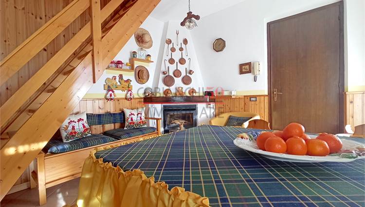 cucina con camino ventilato
