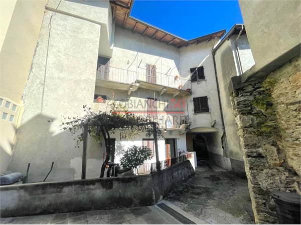 Town House for sale in Cambiasca