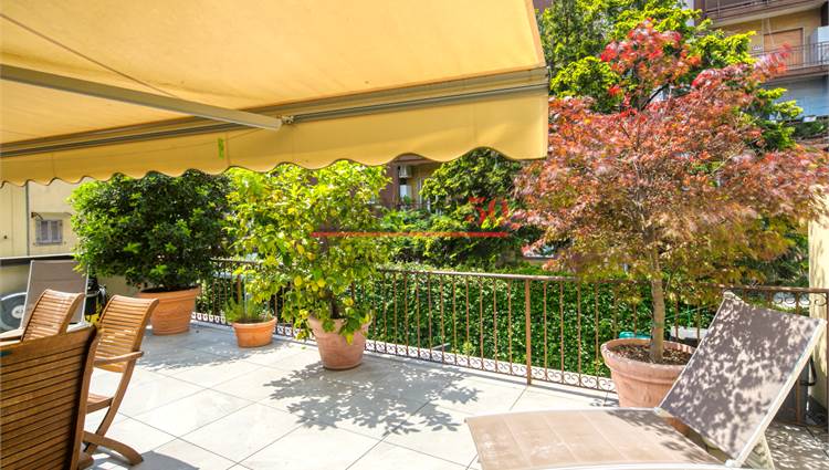 terrazza abitabile con tenda da sole 