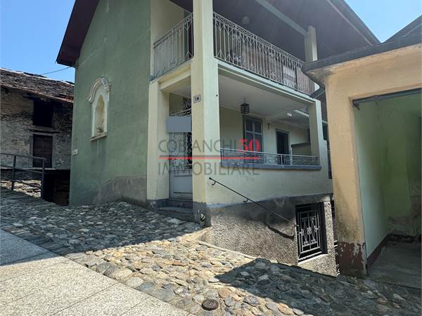 COSSOGNO, CASA DI PAESE NEL CENTRO STORICO