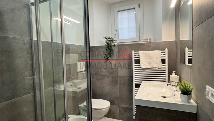 bagno finestrato con box doccia