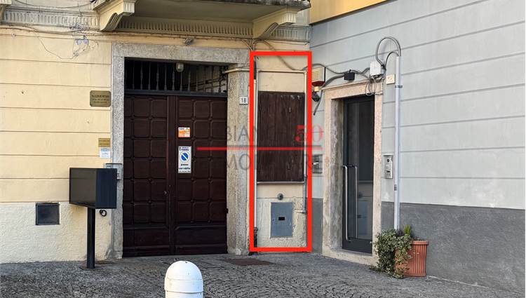 finestra ufficio 1 sulla piazza