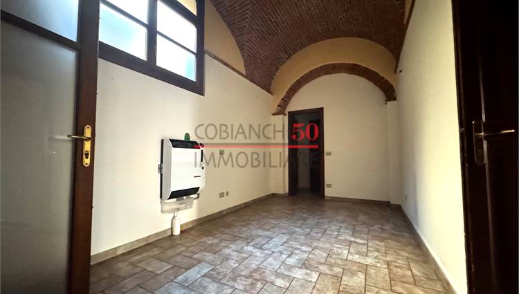 ufficio 2 - ingresso indip. con accesso al bagno