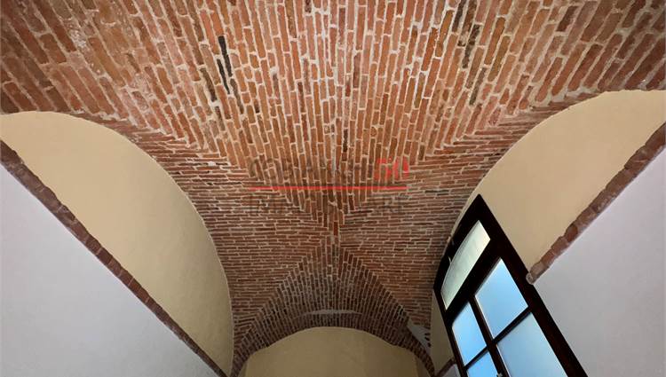 soffitto a mattoncini rossi a volta