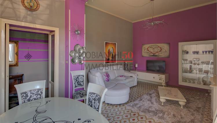 cucina soggiorno con balcone