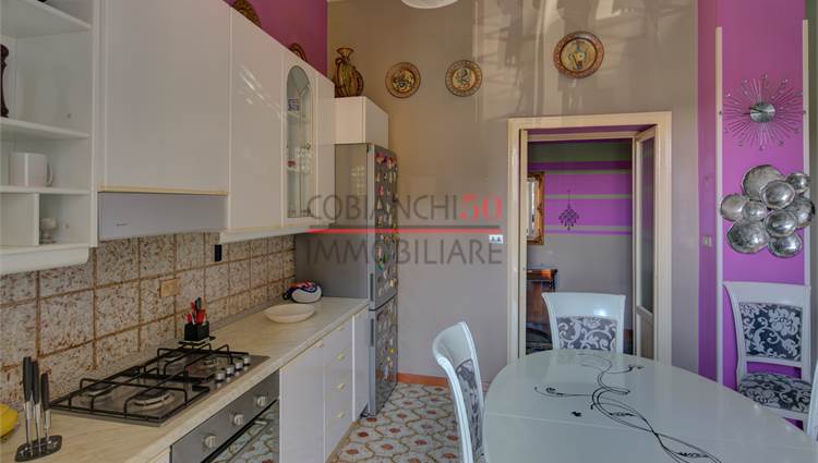 cucina soggiorno con balcone