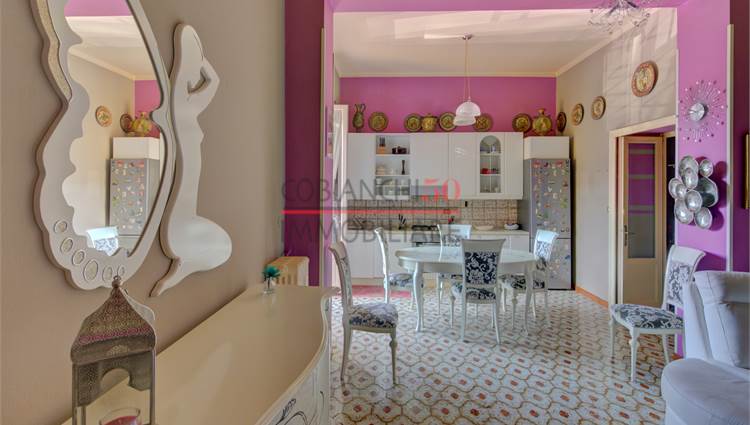 cucina soggiorno con balcone