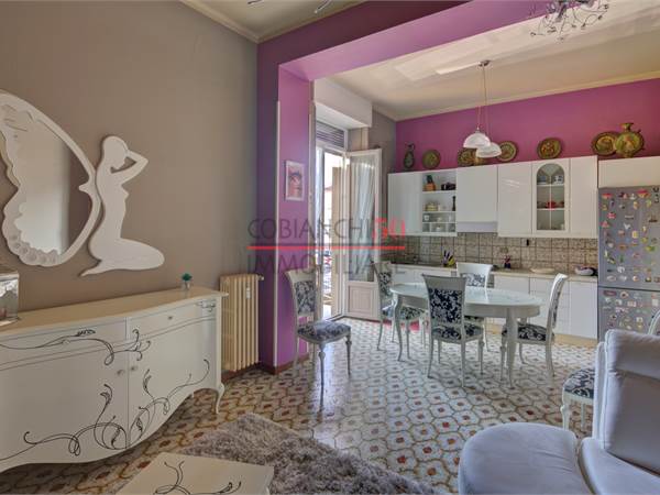 QUADRILOCALE SIGNORILE CON BALCONI E POSTO AUTO