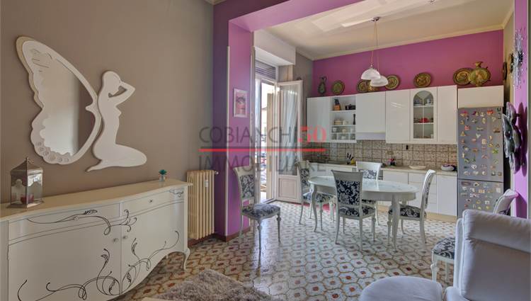 cucina soggiorno con balcone