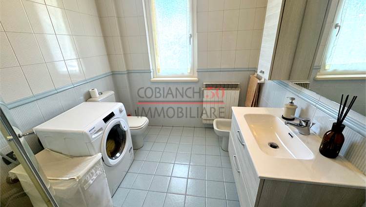 bagno finestrato con box doccia