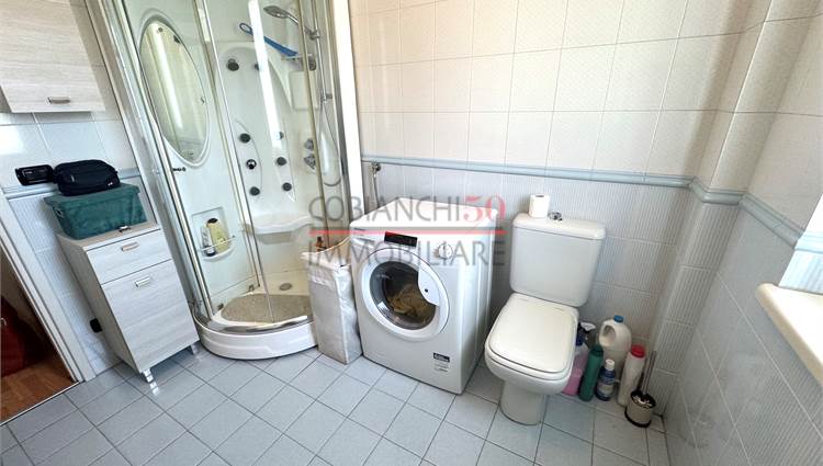 bagno finestrato con box doccia