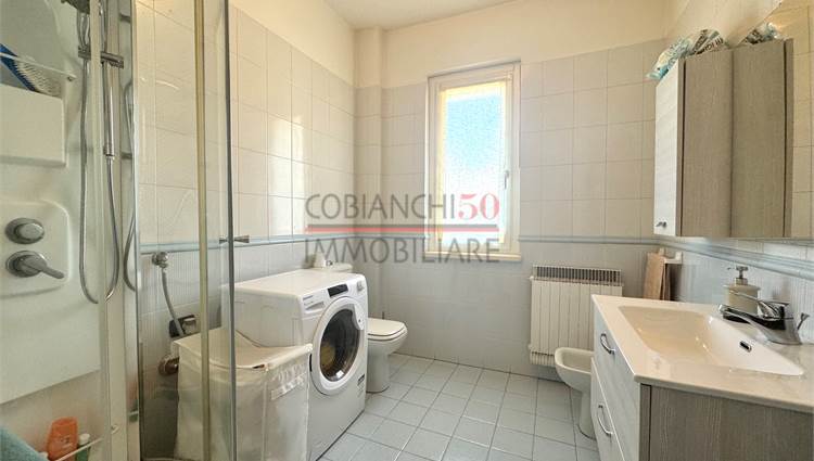 bagno finestrato con box doccia