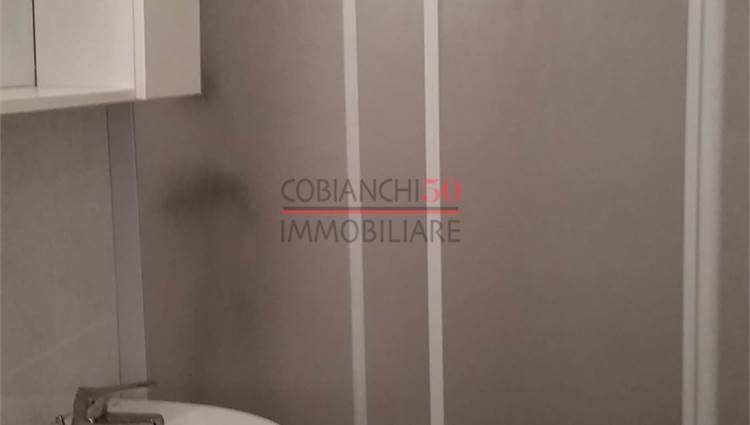 app.A bagno con box doccia