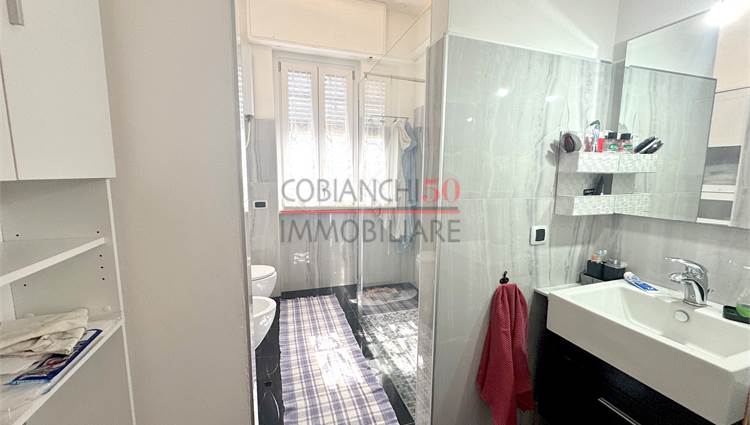 bagno con antibagno e box doccia