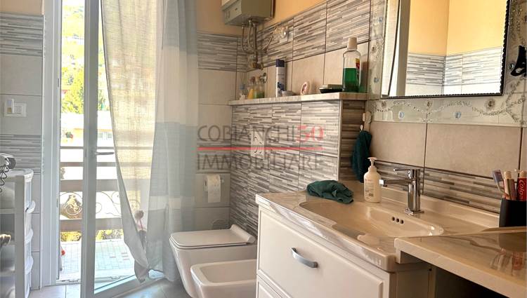 secondo bagno con balcone