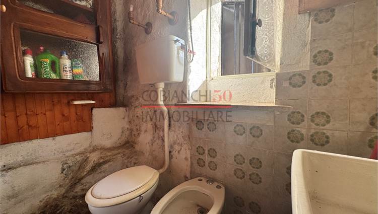 bagno finestarto piano terra