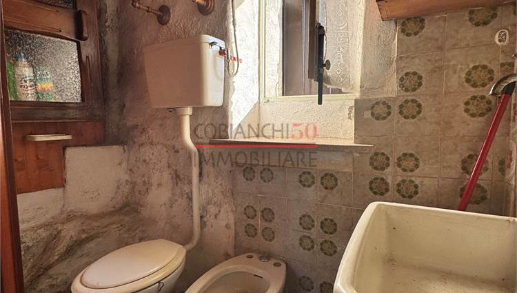 bagno finestarto piano terra