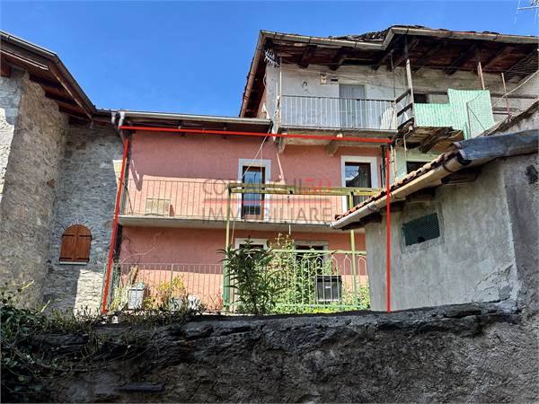 Albagnano, kleines Haus im historischen Zentrum