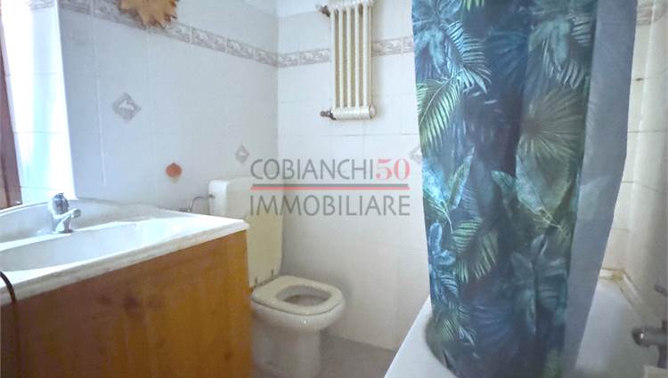 bagno finestrato con vasca 