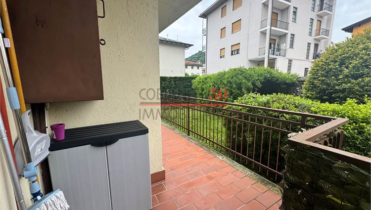 balcone privato con uscita da cucina e seconda cam