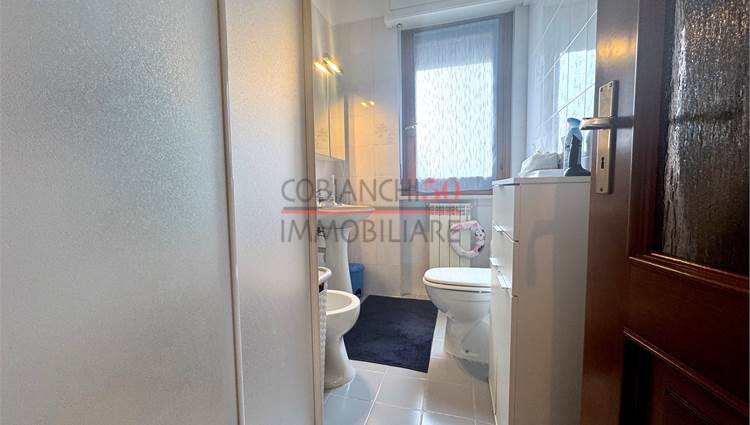 secondo bagno con doccia e antibagno