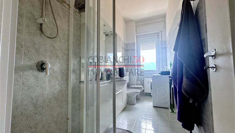 BAGNO FINESTRATO CON BOX DOCCIA 