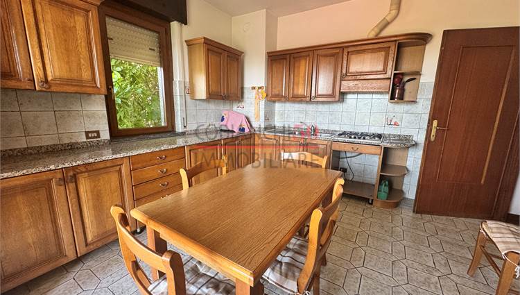 cucina abitabile con terrazza coperta