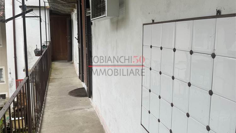 balcone con passaggio piano primo 