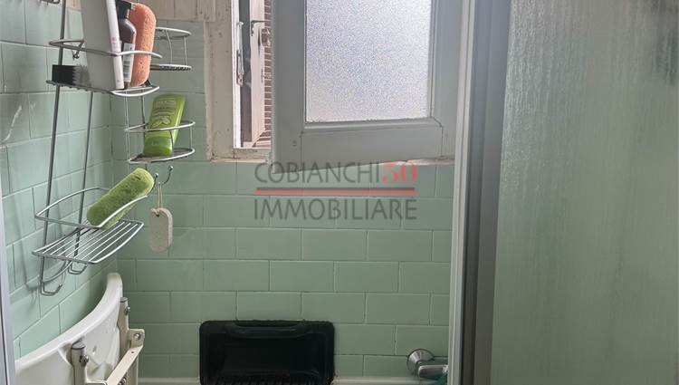 bagno finestrato con doccia 