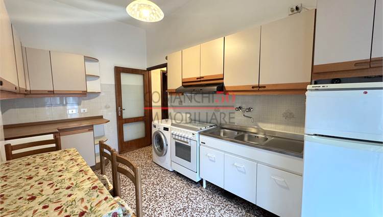 cucina abitabile con balcone 
