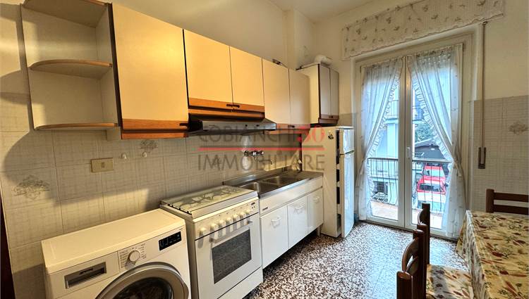 cucina abitabile con balcone