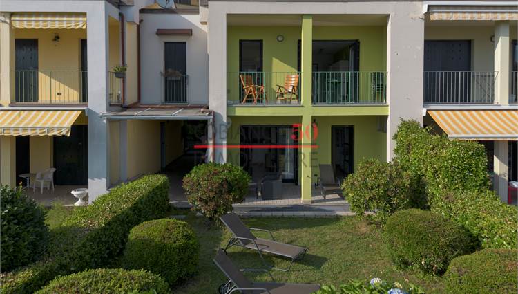 esterni villetta a schiera piano t e piano primo 