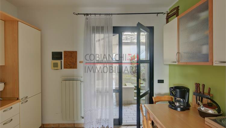 cucina con corte sul retro