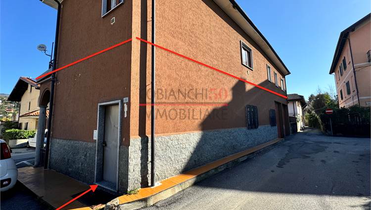 esterno ingresso piano primo 