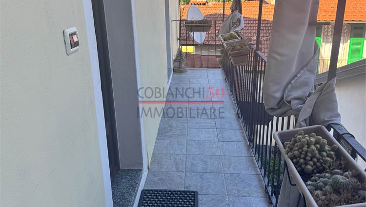 balcone con ingresso 
