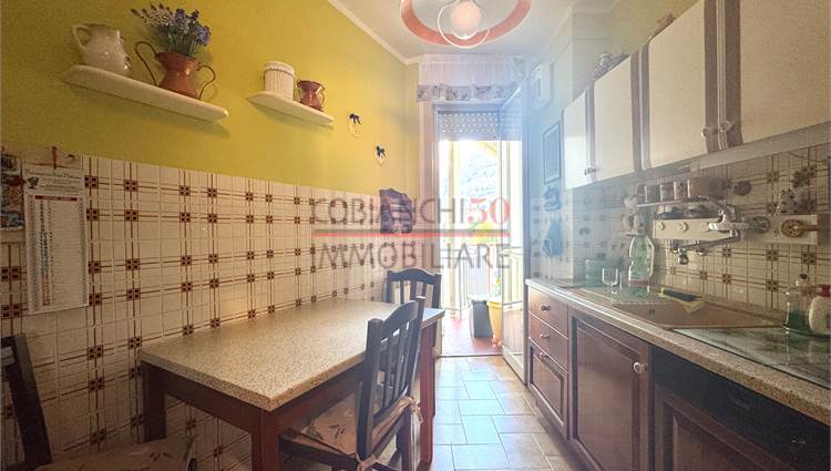 cucina con balcone