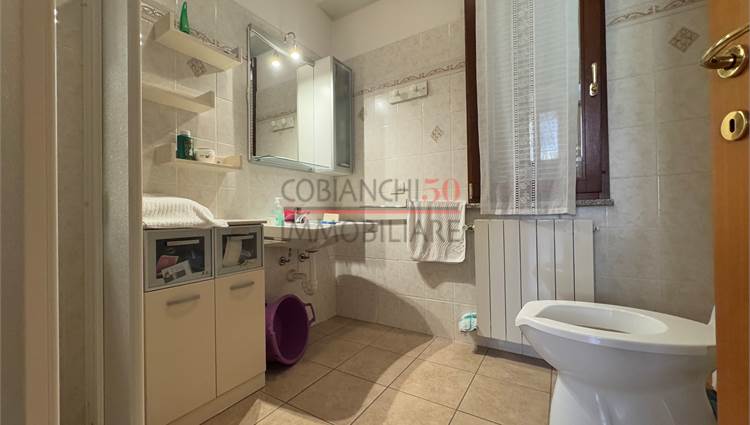 bagno finestrato con box doccia