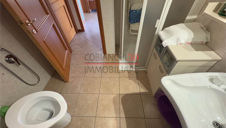 bagno finestrato con box doccia