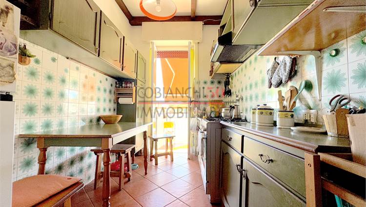 cucina con balcone