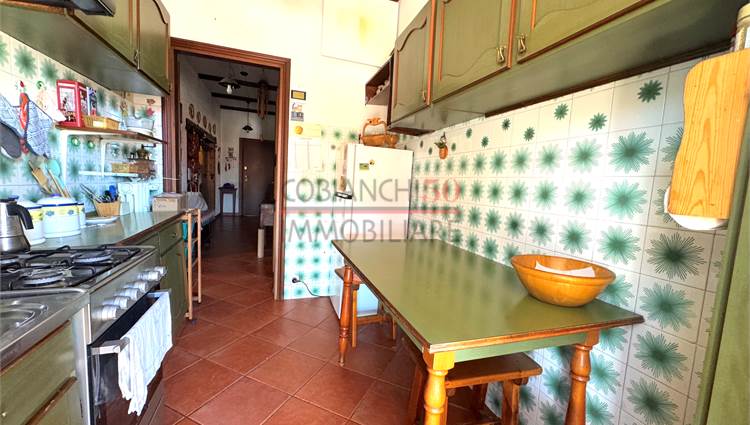 cucina con balcone