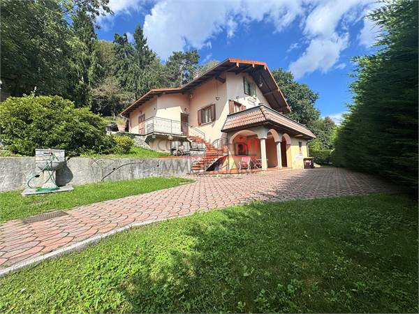 PIAN NAVA , VILLA CON PARCO 