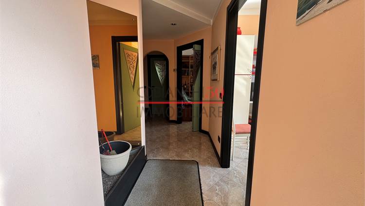 ingresso al piano primo corridoio