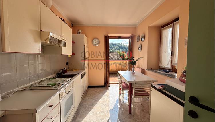 cucina con accesso terrazza