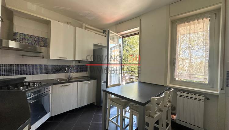 Cucina con ampio balcone
