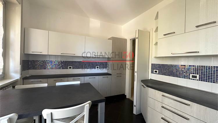 Cucina con ampio balcone