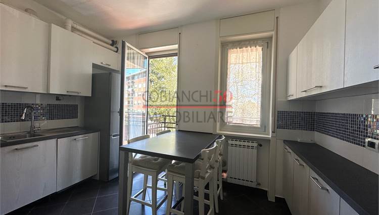 Cucina con ampio balcone