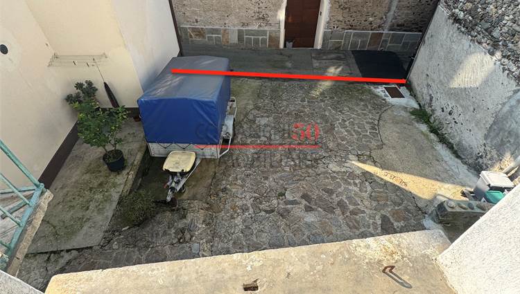 affaccio sul cortile frontale di pertinenza della