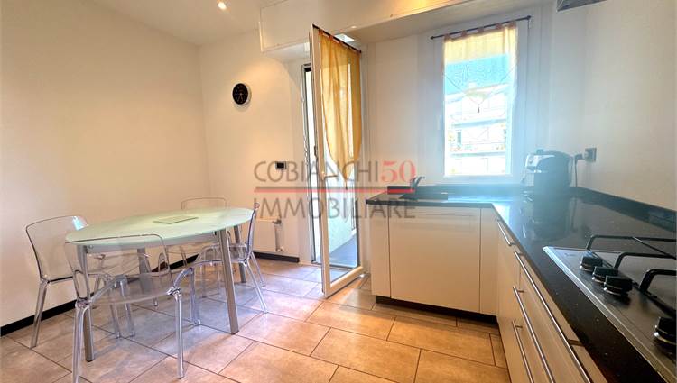 Cucina abitabile con balcone 