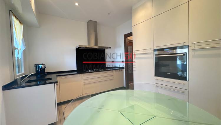 Cucina abitabile con balcone 